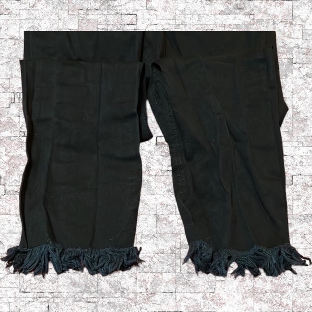 Utopia Capris - image 2